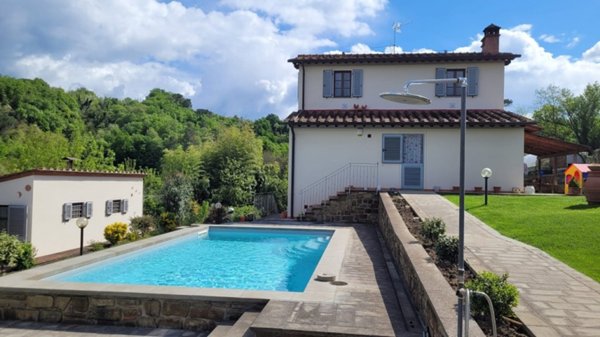 casa indipendente in vendita a Montevarchi