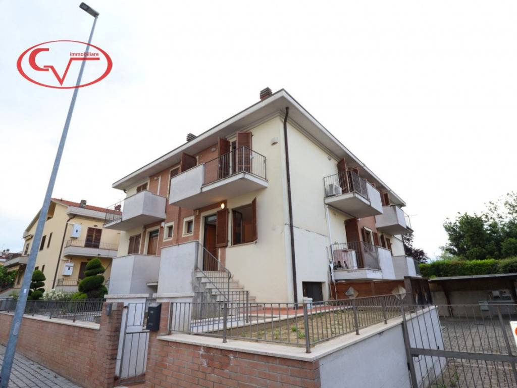 casa indipendente in vendita a Montevarchi