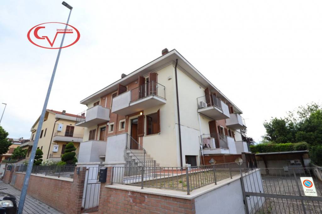 casa indipendente in vendita a Montevarchi