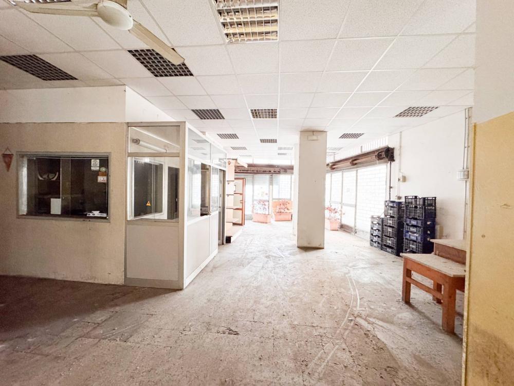 locale commerciale in vendita a Montevarchi