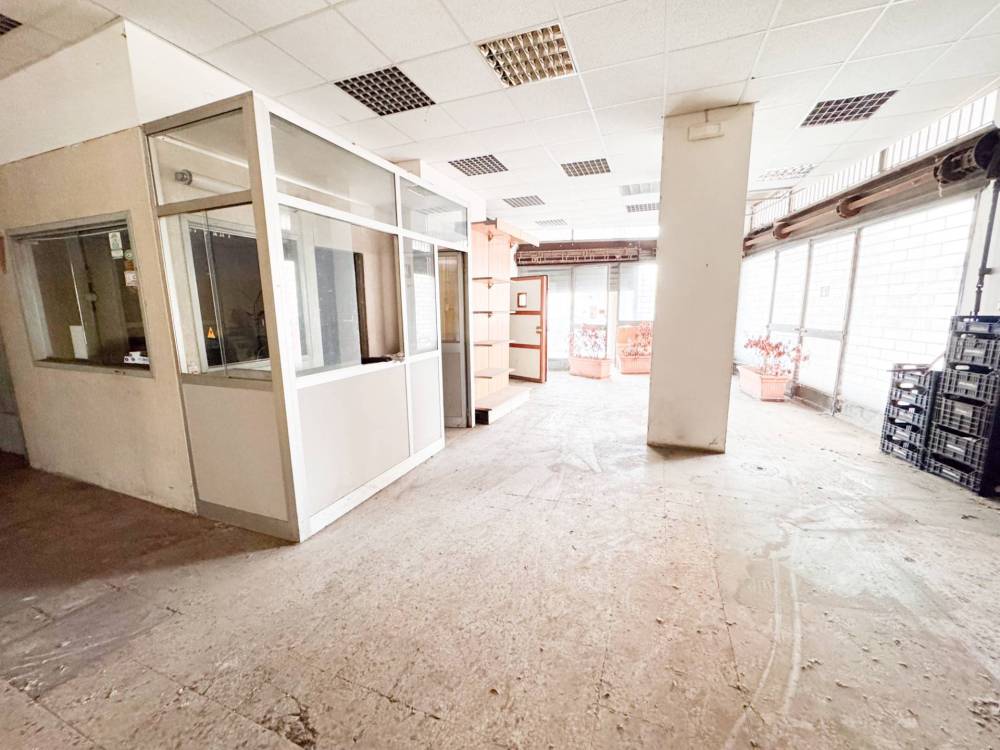 locale commerciale in vendita a Montevarchi