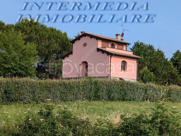 casa indipendente in vendita a Montevarchi