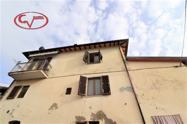 casa indipendente in vendita a Montevarchi