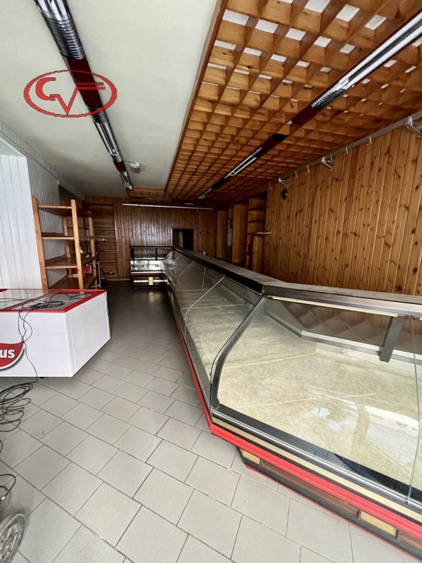 locale commerciale in vendita a Montevarchi