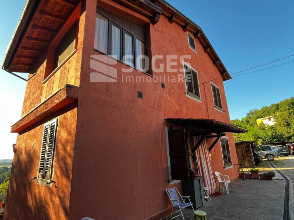 casa indipendente in vendita a Montevarchi in zona Levane