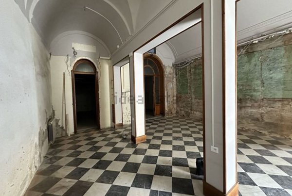 locale commerciale in vendita a Montevarchi