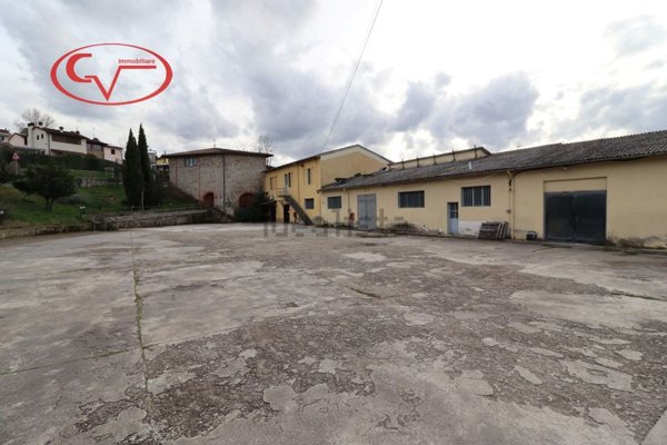locale di sgombero in vendita a Montevarchi in zona Levane