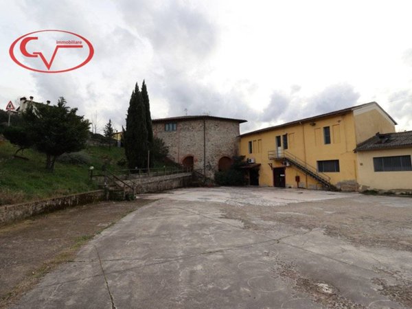 negozio in vendita a Montevarchi in zona Levane
