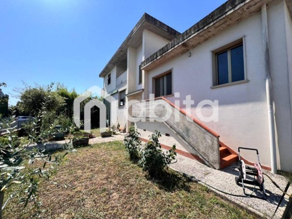 casa indipendente in vendita a Montevarchi in zona Levanella