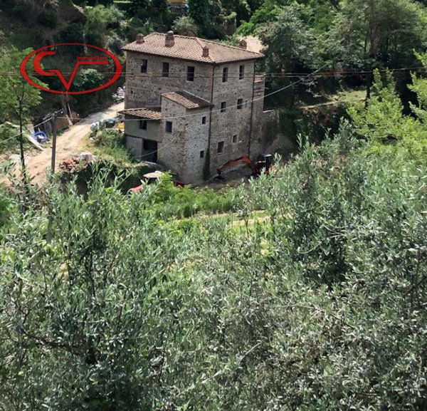 casa indipendente in vendita a Montevarchi