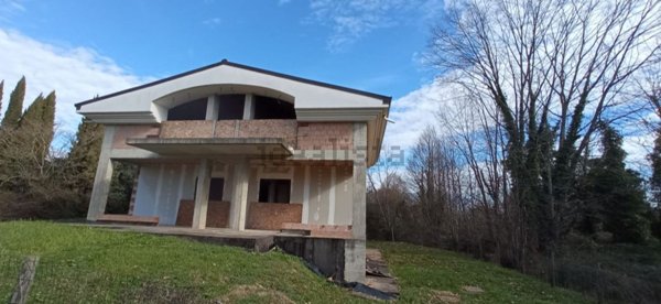 casa indipendente in vendita a Montevarchi
