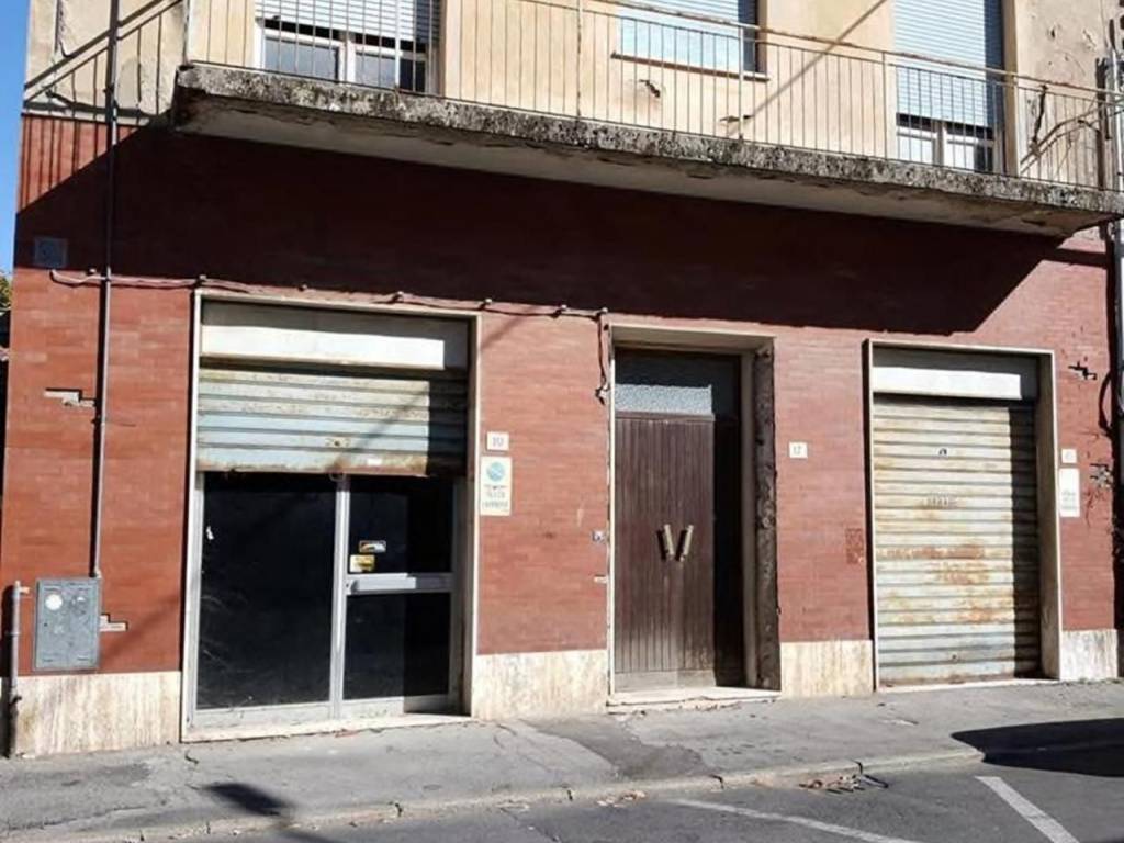 locale commerciale in vendita a Montevarchi