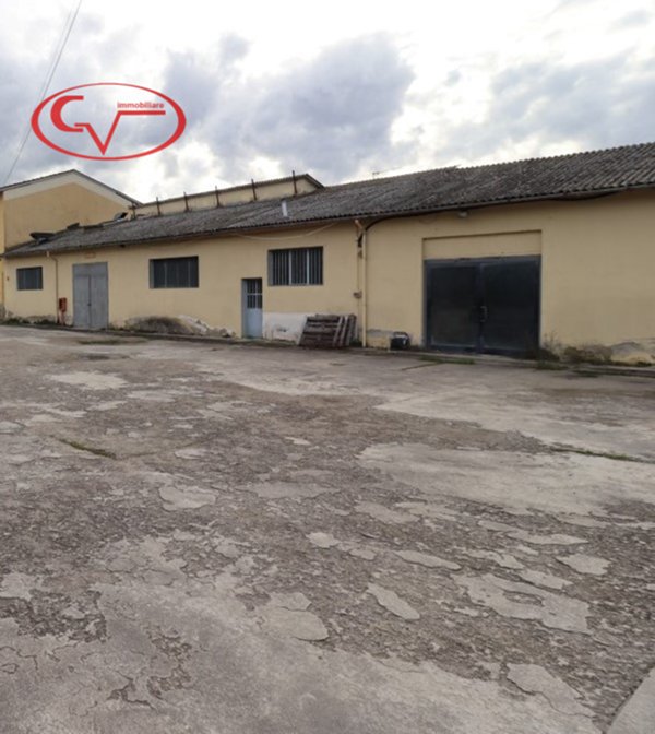 negozio in vendita a Montevarchi in zona Levane