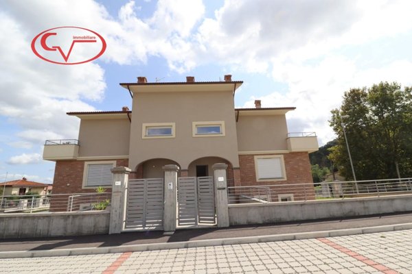 casa indipendente in vendita a Montevarchi