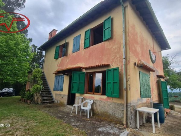 casa indipendente in vendita a Montevarchi