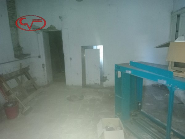 negozio in vendita a Montevarchi in zona Levane