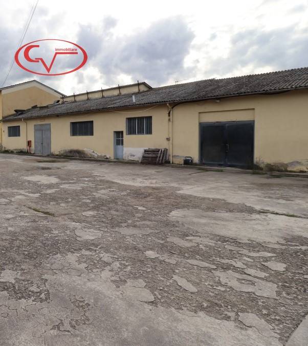 negozio in vendita a Montevarchi in zona Levane