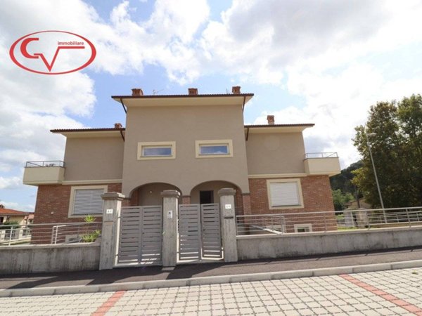 casa indipendente in vendita a Montevarchi