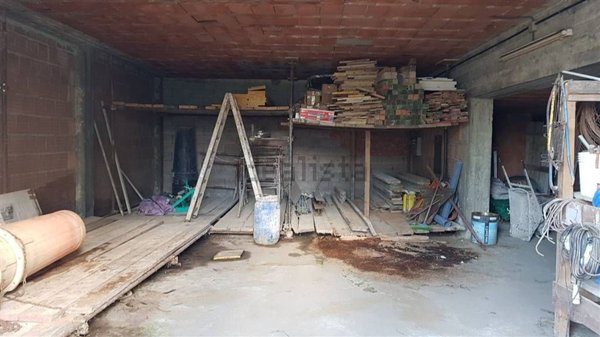 locale di sgombero in vendita a Montevarchi in zona Levanella