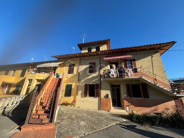 appartamento in vendita a Montevarchi in zona Levane