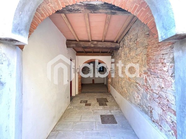 casa indipendente in vendita a Montevarchi