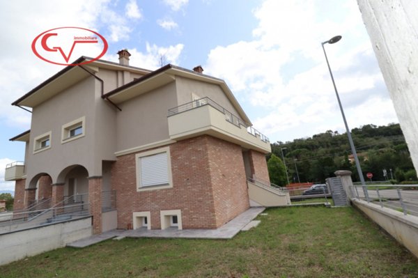 casa indipendente in vendita a Montevarchi