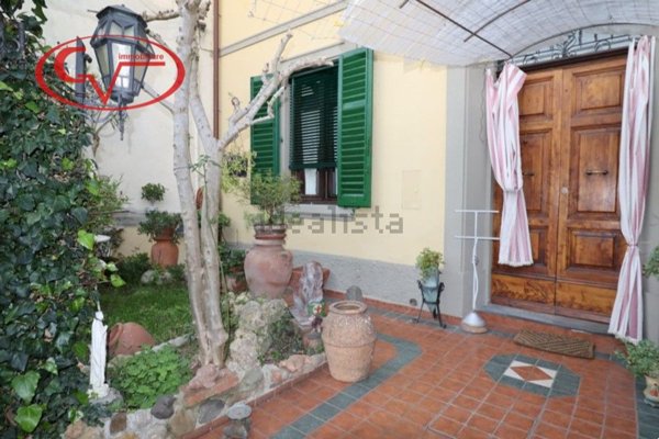 casa indipendente in vendita a Montevarchi