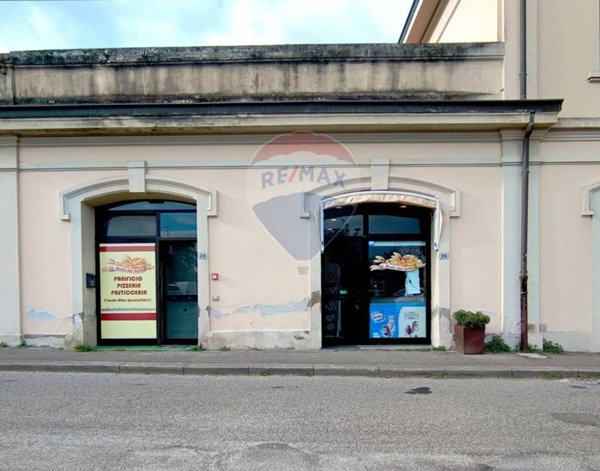 negozio in vendita a Montevarchi