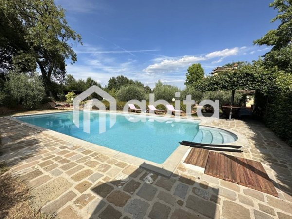 casa indipendente in vendita a Montevarchi