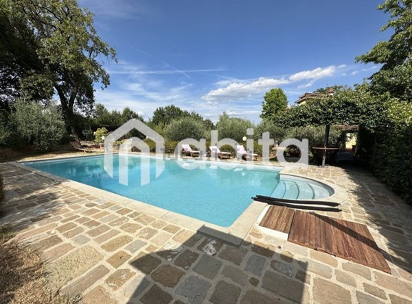 casa indipendente in vendita a Montevarchi