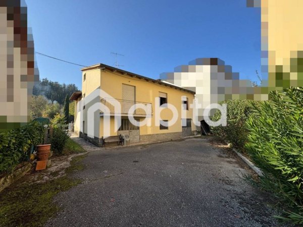 casa indipendente in vendita a Montevarchi