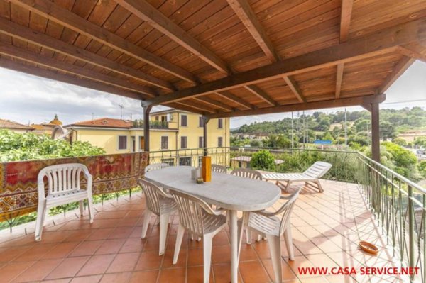 casa indipendente in vendita a Montevarchi