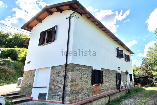 casa semindipendente in vendita a Montevarchi in zona Levane