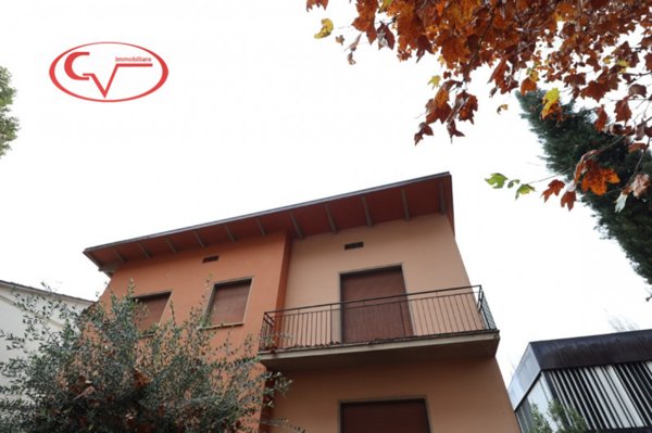 casa indipendente in vendita a Montevarchi