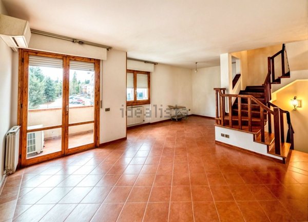 casa indipendente in vendita a Montevarchi