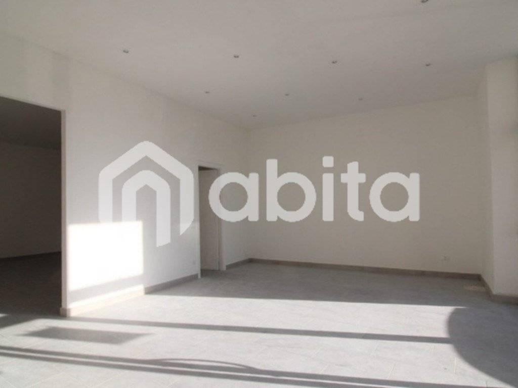 negozio in vendita a Montevarchi in zona Levane