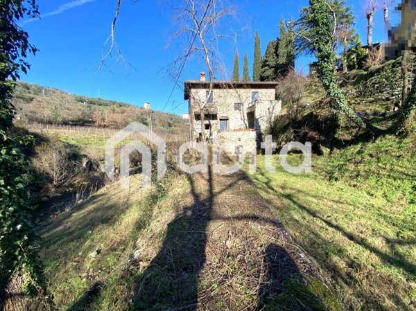 casa indipendente in vendita a Montevarchi