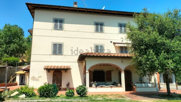 casa indipendente in vendita a Montevarchi