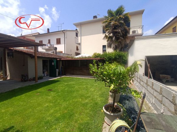 casa indipendente in vendita a Montevarchi