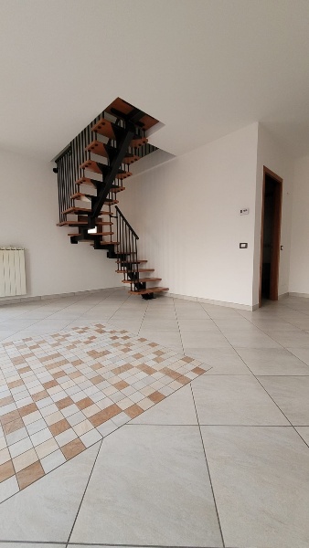 casa indipendente in vendita a Montevarchi