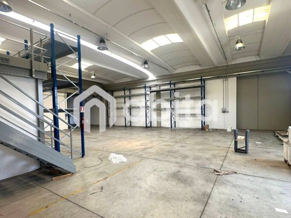 capannone in vendita a Montevarchi