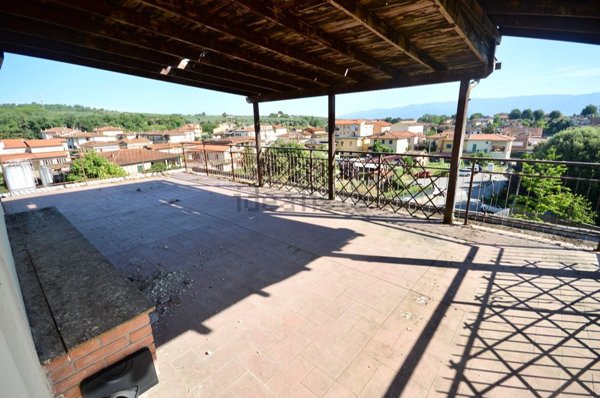 appartamento in vendita a Montevarchi in zona Mercatale Valdarno