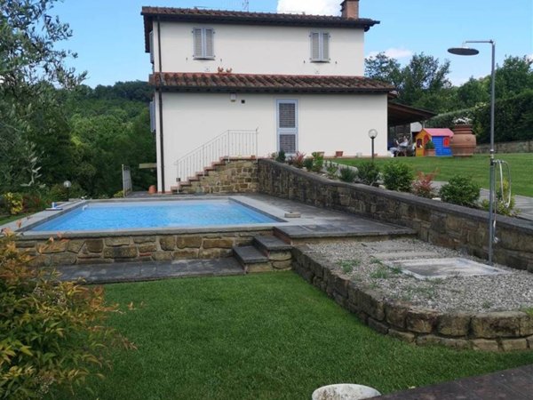 casa indipendente in vendita a Montevarchi