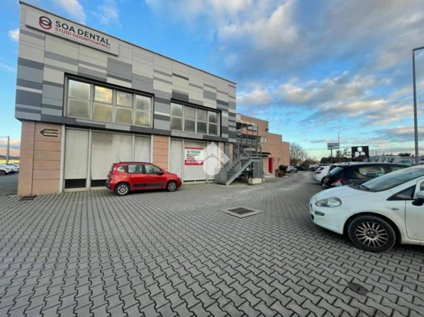 locale commerciale in vendita a Montevarchi