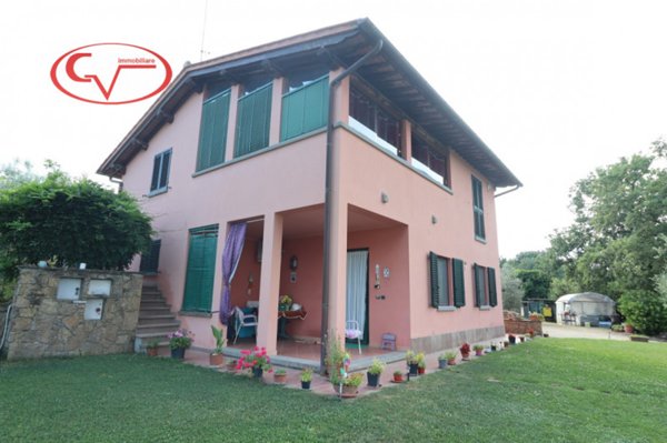 casa indipendente in vendita a Montevarchi