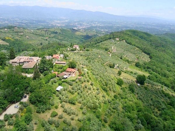 casa indipendente in vendita a Montevarchi