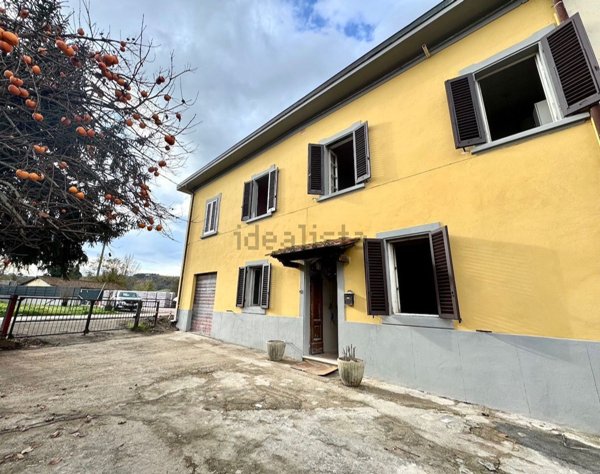 casa indipendente in vendita a Montevarchi