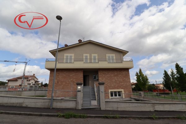 casa indipendente in vendita a Montevarchi