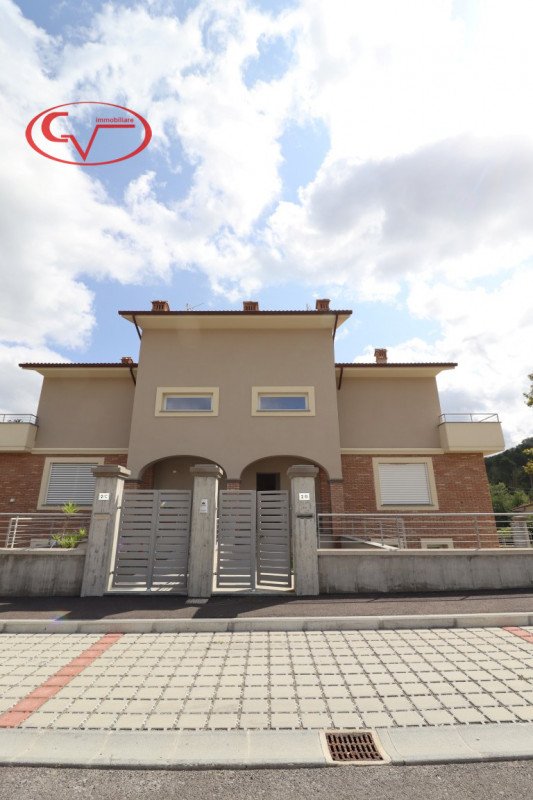 casa indipendente in vendita a Montevarchi