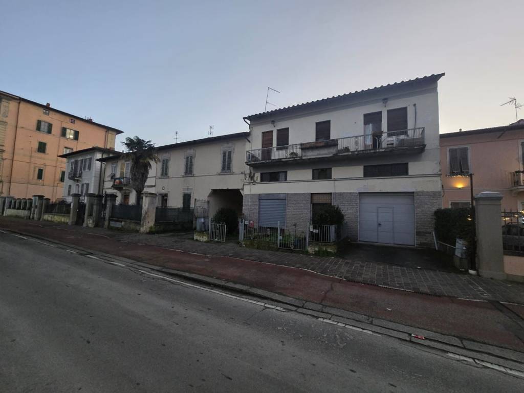 intera palazzina in vendita a Montevarchi